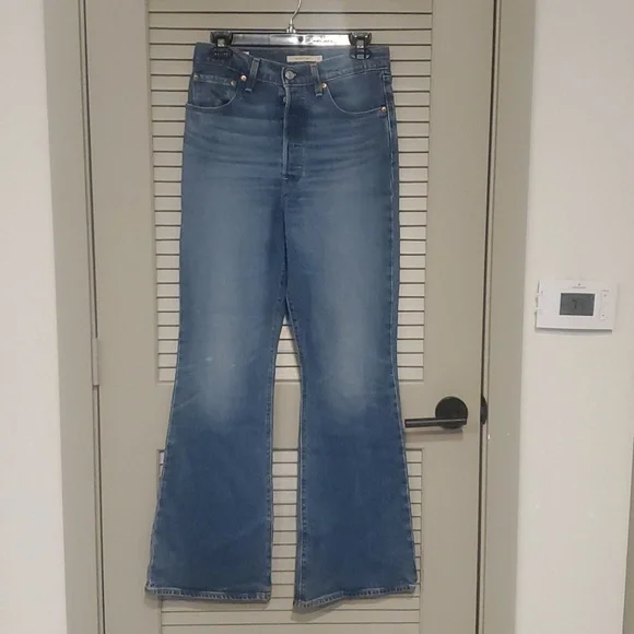 Levi's Premium 100% cotton Ribcage Flare Jeans - Picture 1 of 5